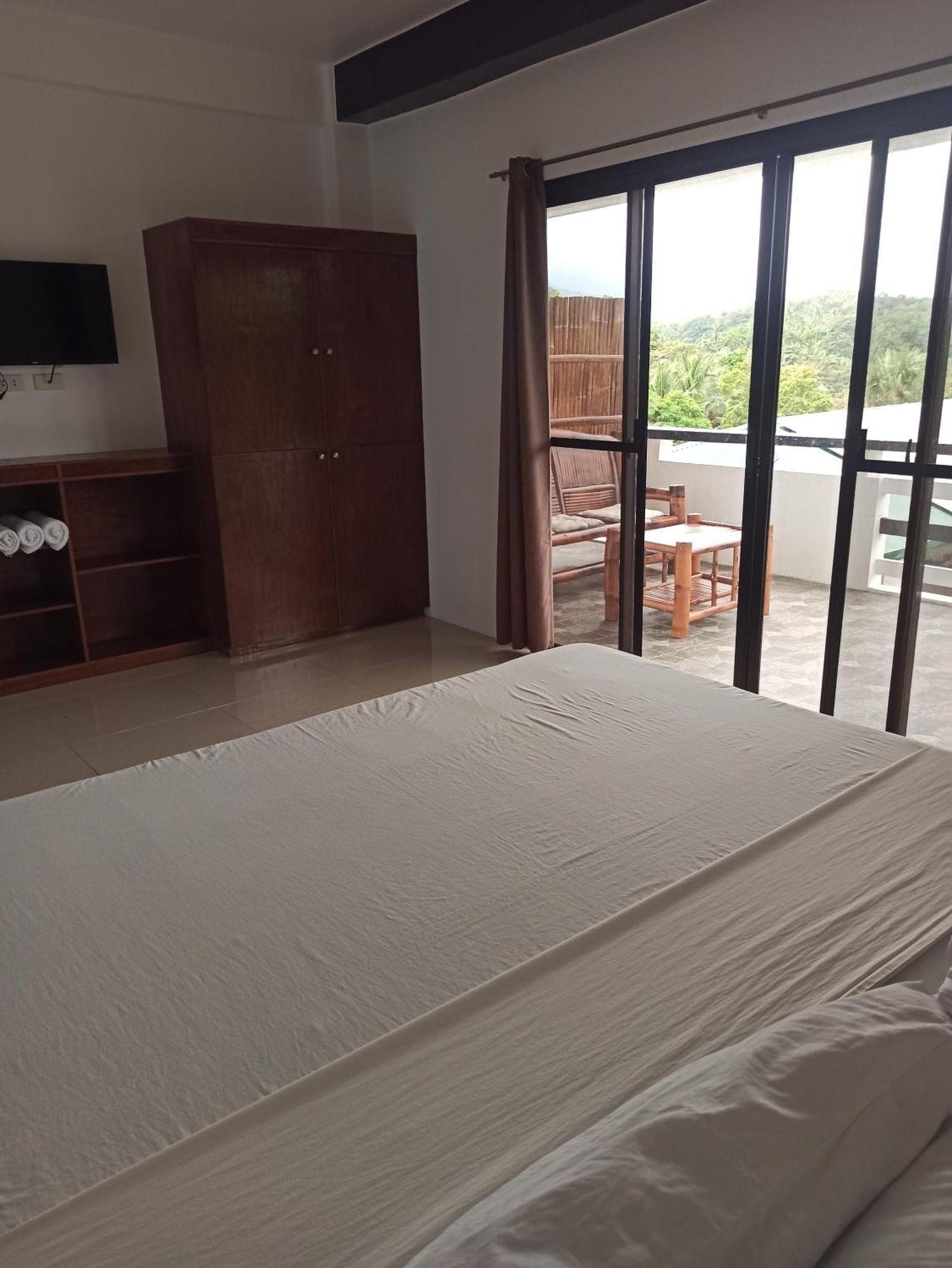 Jalyn'S Resort Sabang Puerto Galera Room photo